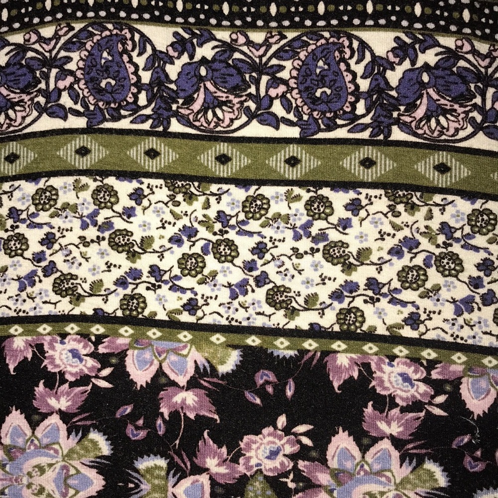 Patterned halter top - Picture 3 of 3